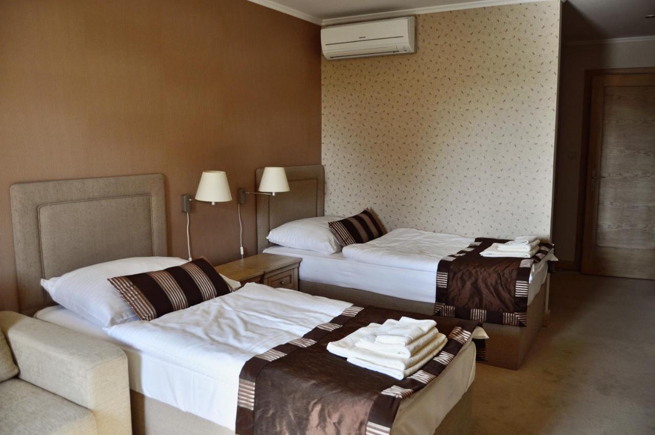 Diva Kacica Restaurant & Pansion Hotel โคมาร์โน ห้อง รูปภาพ